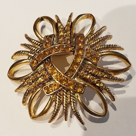 Jewelry - Vintage Goldtone Abstract Brooch Pin